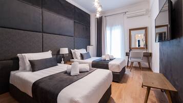 3 bedrooms, in-room safe, desk, iron/ironing board