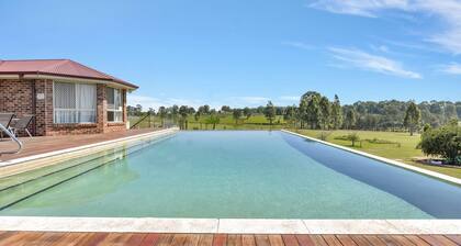 Noble Willow Estate Lovedale. Super Spacious, with views and pool