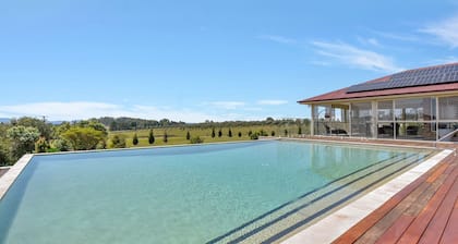 Noble Willow Estate Lovedale. Super Spacious, with views and pool