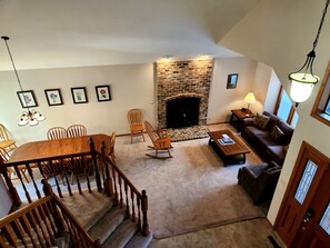 TV, fireplace - Golfside Retreat with Hot Tub, BBQ & Spacious Deck (Sunriver)