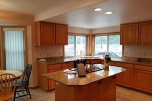 Fridge, microwave, oven, stovetop - Golfside Retreat with Hot Tub, BBQ & Spacious Deck (Sunriver)