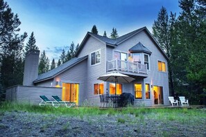 Exterior - Golfside Retreat with Hot Tub, BBQ & Spacious Deck (Sunriver)