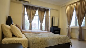 4 bedrooms, iron/ironing board, WiFi, bed sheets