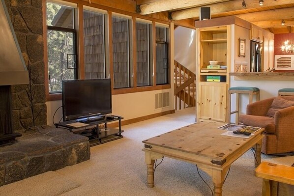 TV, fireplace