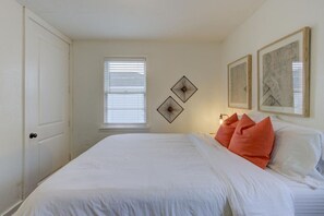 1 bedroom, desk, iron/ironing board, WiFi