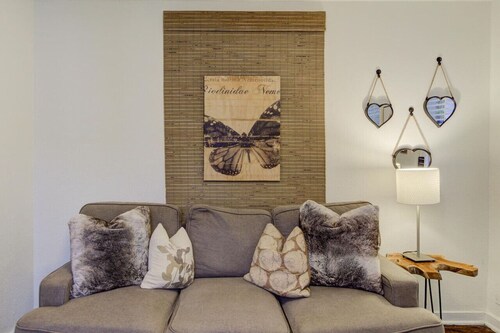 J 86 · Gated Cottage Community! Ideal Midtown spot