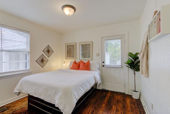 1 bedroom, desk, iron/ironing board, WiFi
