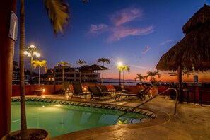 Outdoor pool, pool loungers - Andales on the Bay Suites (Puerto Vallarta)