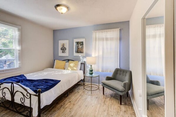 1 bedroom, desk, iron/ironing board, WiFi