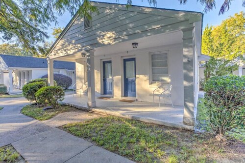 Walk to the best of Midtown! Charming Cottage