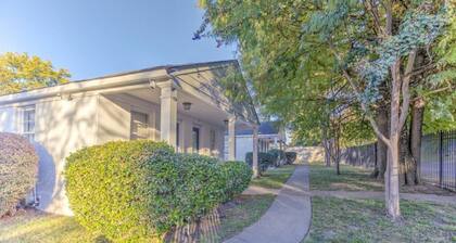 Walk to the best of Midtown! Charming Cottage