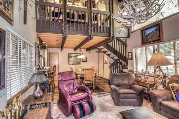 Télévision, cheminée, lecteur de DVD