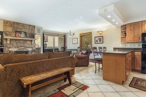 TV, fireplace - 200 ft. to Gondola!! Balcony, Parking, Fireplace, Views!!  Heart of Lionshead!! (Vail)