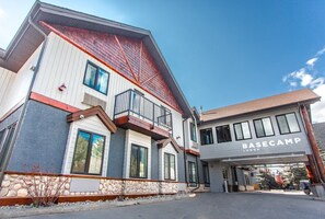 Exterior - Basecamp Lodge I King Suite Room (Canmore)