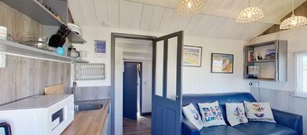 Refurbished to a high standard throughout, with an en-suite shower room and underfloor heating