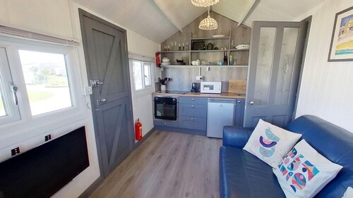 Refurbished to a high standard throughout, with an en-suite shower room and underfloor heating