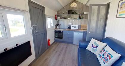 Refurbished to a high standard throughout, with an en-suite shower room and underfloor heating