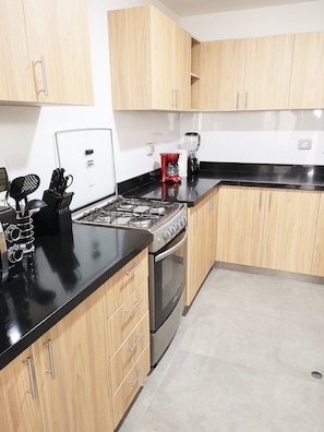 Microwave, coffee/tea maker, cookware/dishes/utensils - Espacio Luxury Apartments - Cantuarias Street (Miraflores)