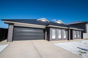 Exterior - Serene Shores (Wellington East)