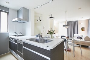 Fridge, microwave, oven, stovetop