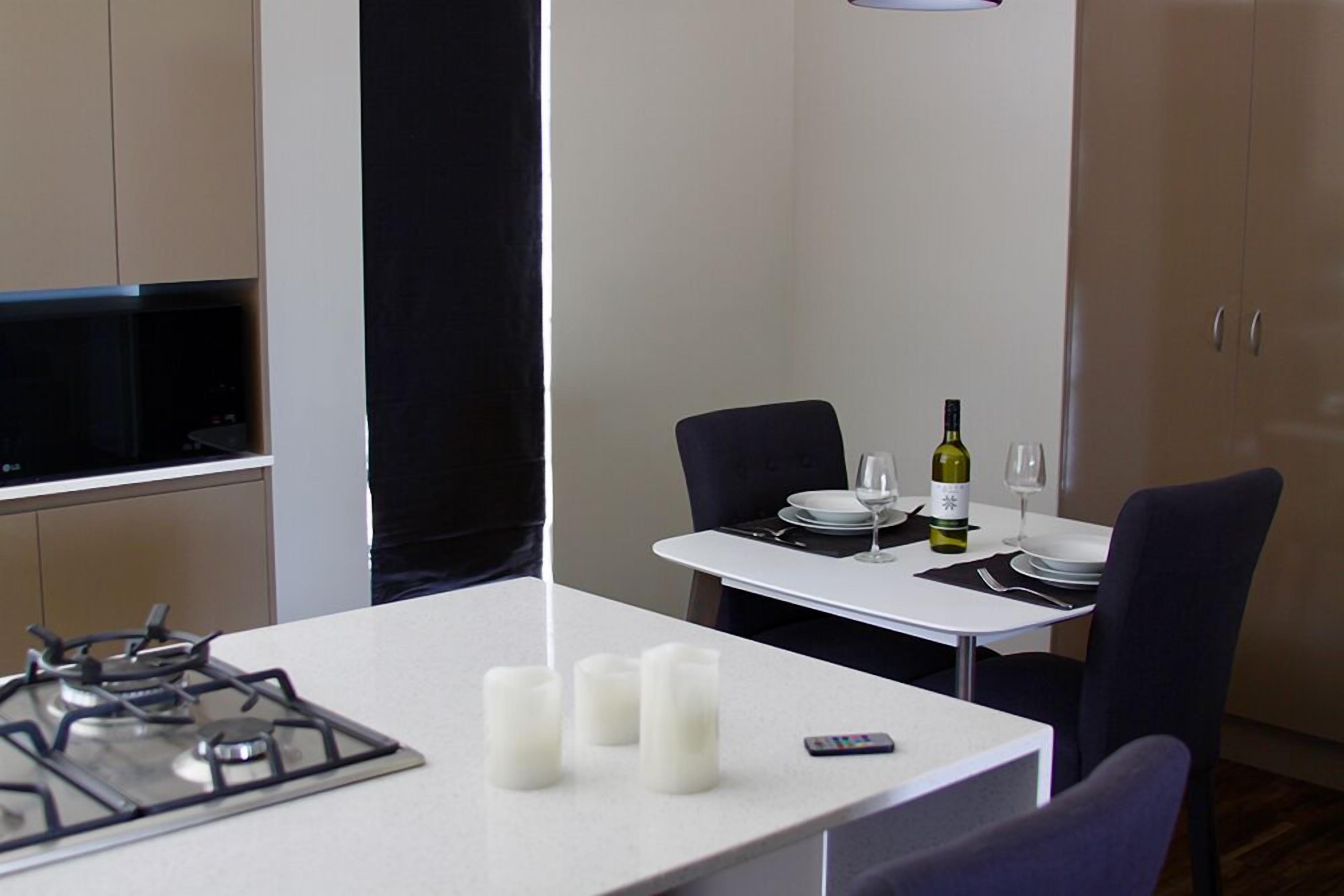 Exclusive Cabin, 1 Bedroom, Lake View | In-room dining