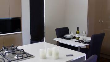 Exclusive Cabin, 1 Bedroom, Lake View | In-room dining