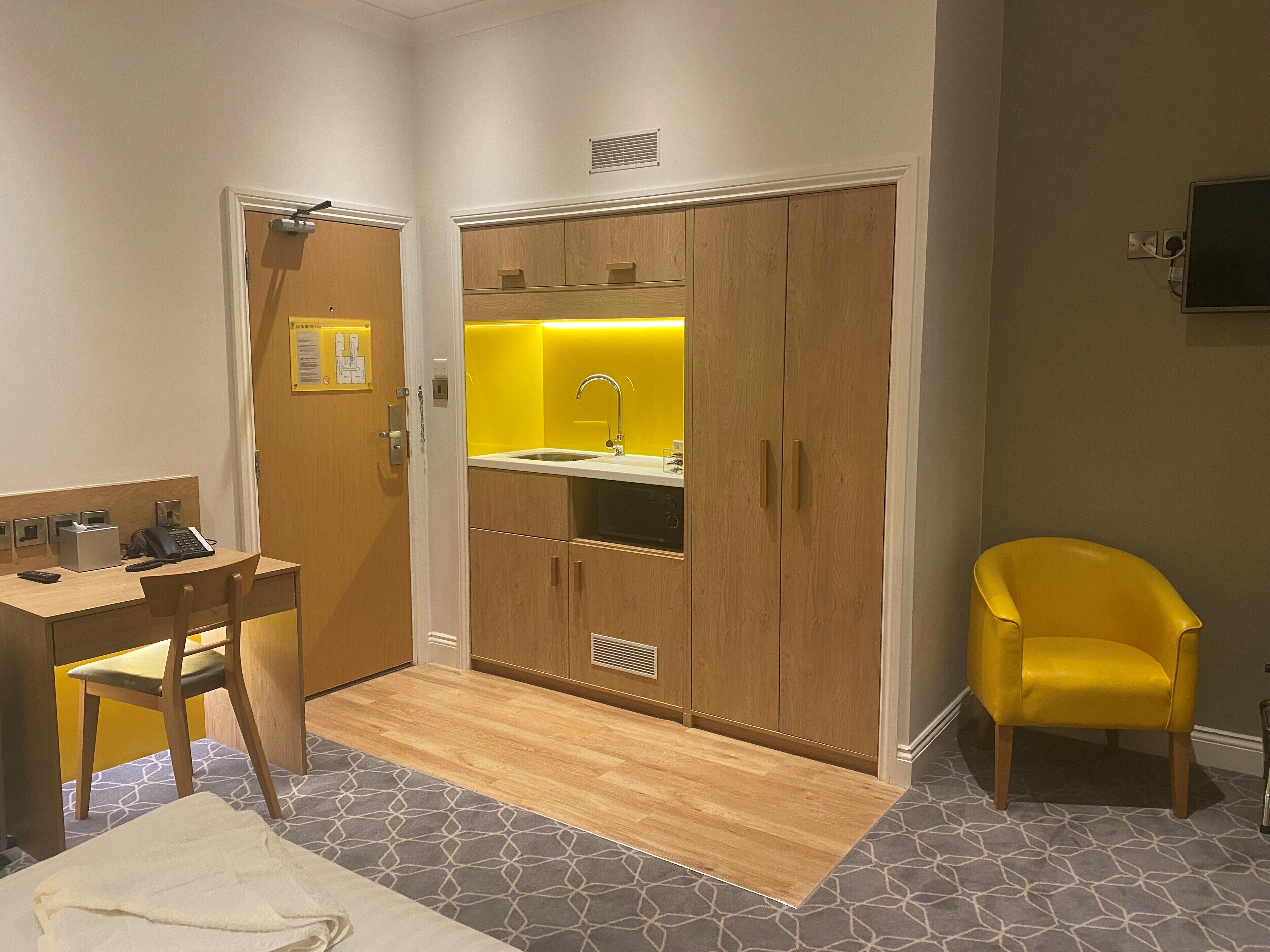 hypo-allergenic bedding, in-room safe, desk, laptop workspace