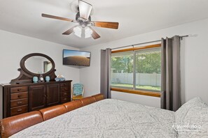 3 bedrooms, iron/ironing board, travel cot, free WiFi