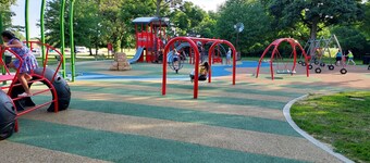  King Bed with fenced in backyard & Large 65" TV