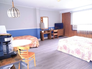 Comfort Quadruple Room | Living area
