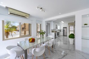 Villa | In-room dining - Protaras Sunrise Beach Villa (Paralimni)