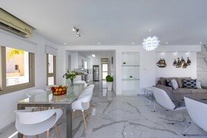 Villa | In-room dining - Protaras Sunrise Beach Villa (Paralimni)