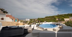 Terrace/patio - For All Seasons Mansion - Senior Cave Apartment with plunge pool (Vothonas)