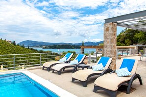 Outdoor pool - 1-bed apartment in resort with Swimming Pool and Sea View. Breakfast included. (Lefkada)