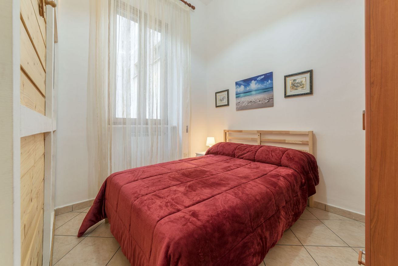 Tabla de planchar con plancha, wifi y ropa de cama 