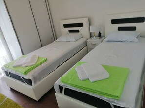 2 Schlafzimmer, BĂŒgeleisen/BĂŒgelbrett, WLAN, BettwĂ€sche