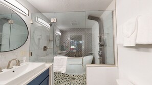 Hair dryer, towels - Lodge-Style Townhome with Access to Exclusive Golf (Sunriver)