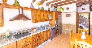 Fridge, microwave, oven, dishwasher - Cubo's Villa Ana Valtocado. Spectacular views and private pool (Mijas Pueblo)