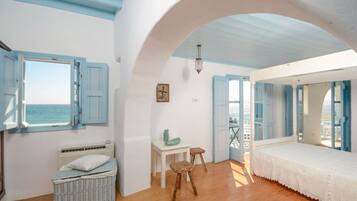 3 bedrooms, desk, iron/ironing board, travel crib