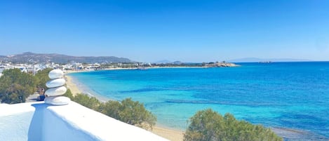 Una spiaggia nelle vicinanze