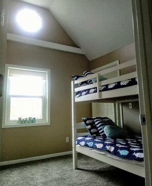 3 bedrooms, iron/ironing board, free WiFi, bed sheets
