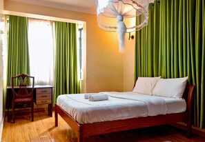 4 Schlafzimmer, Schreibtisch, Bügeleisen/Bügelbrett, kostenloses WLAN