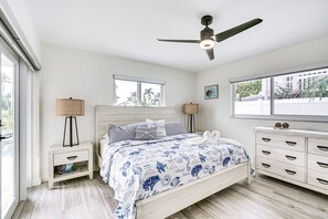 4 bedrooms, iron/ironing board, Internet, bed sheets - Updated St James City Home on Canal w/ Pool & Dock (St. James City)