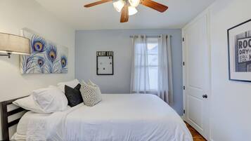 1 sovrum, skrivbord, strykjärn/strykbräda och wi-fi