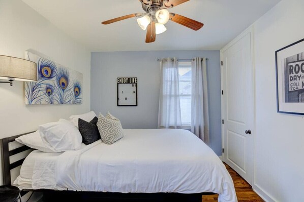 1 bedroom, desk, iron/ironing board, WiFi