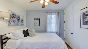 1 bedroom, desk, iron/ironing board, WiFi