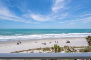 Am Strand, Liegestühle, Strandtücher