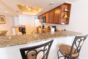 冰箱、微波炉、烤箱、炉灶