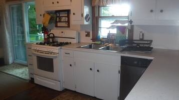 雪櫃、微波爐、焗爐、爐具