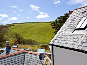 Property grounds - A stylish apartment set in an idyllic location in Watergate Bay. (Watergate Bay)